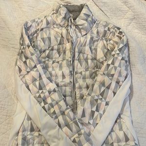 Lululemon Triangle Patterned Puffy Jacket Size 8